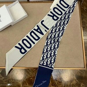 Toilet oblique navy blue mitza scarf